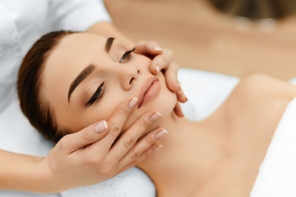 A plazmás arcfiatalítás a bőr gyógyulása után masszázzsal is kombinálható