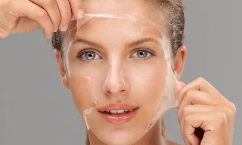 A mélyhámlasztás fokozza a bőr regenerációs folyamatait, megfiatalítja azt